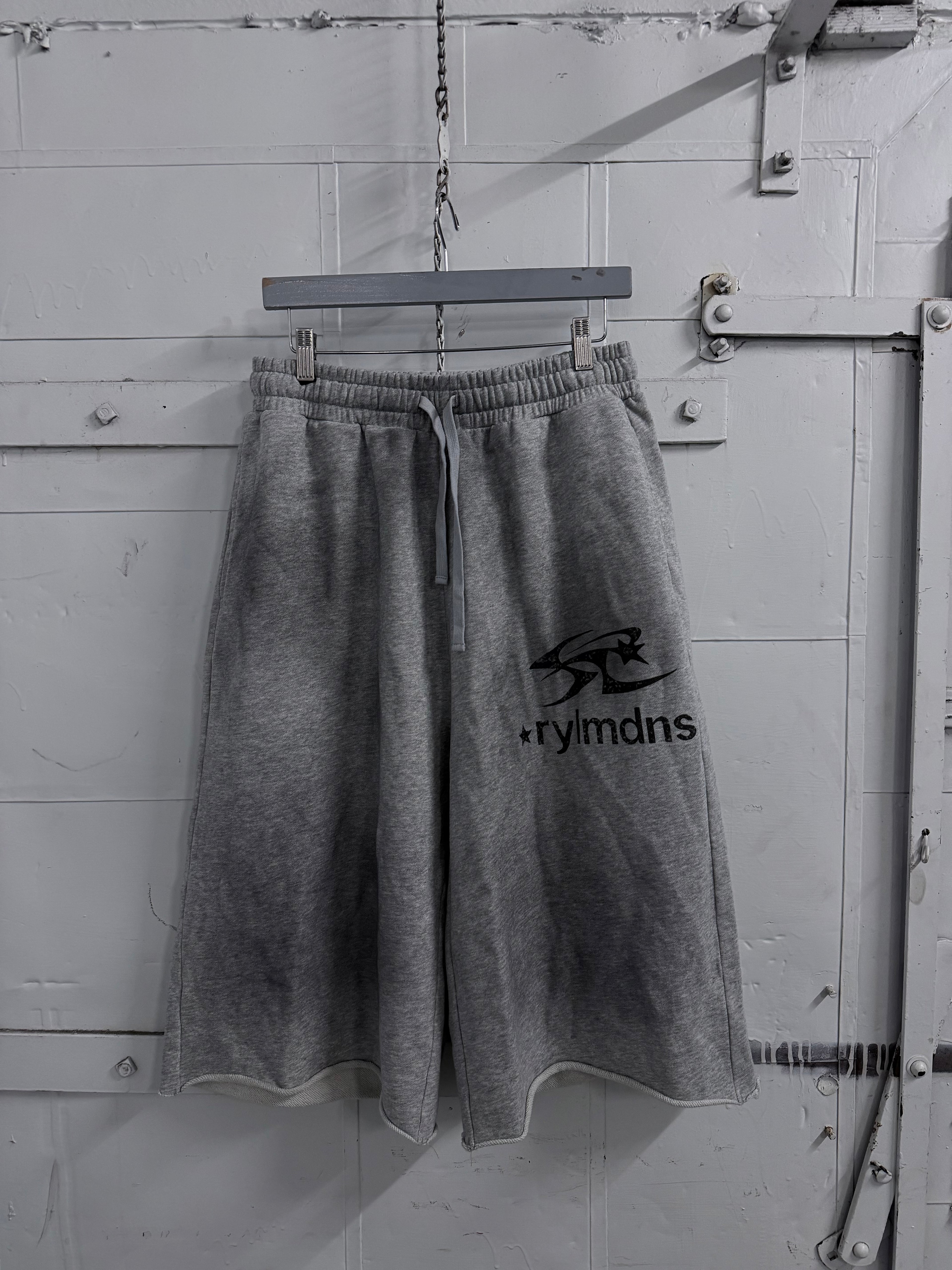 VINTAGE 3QUARTER SHORTS